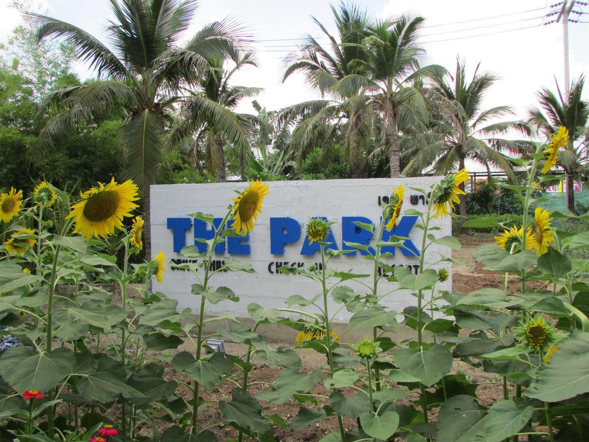 Resort The Park Drive-thru Check-in Bangkok