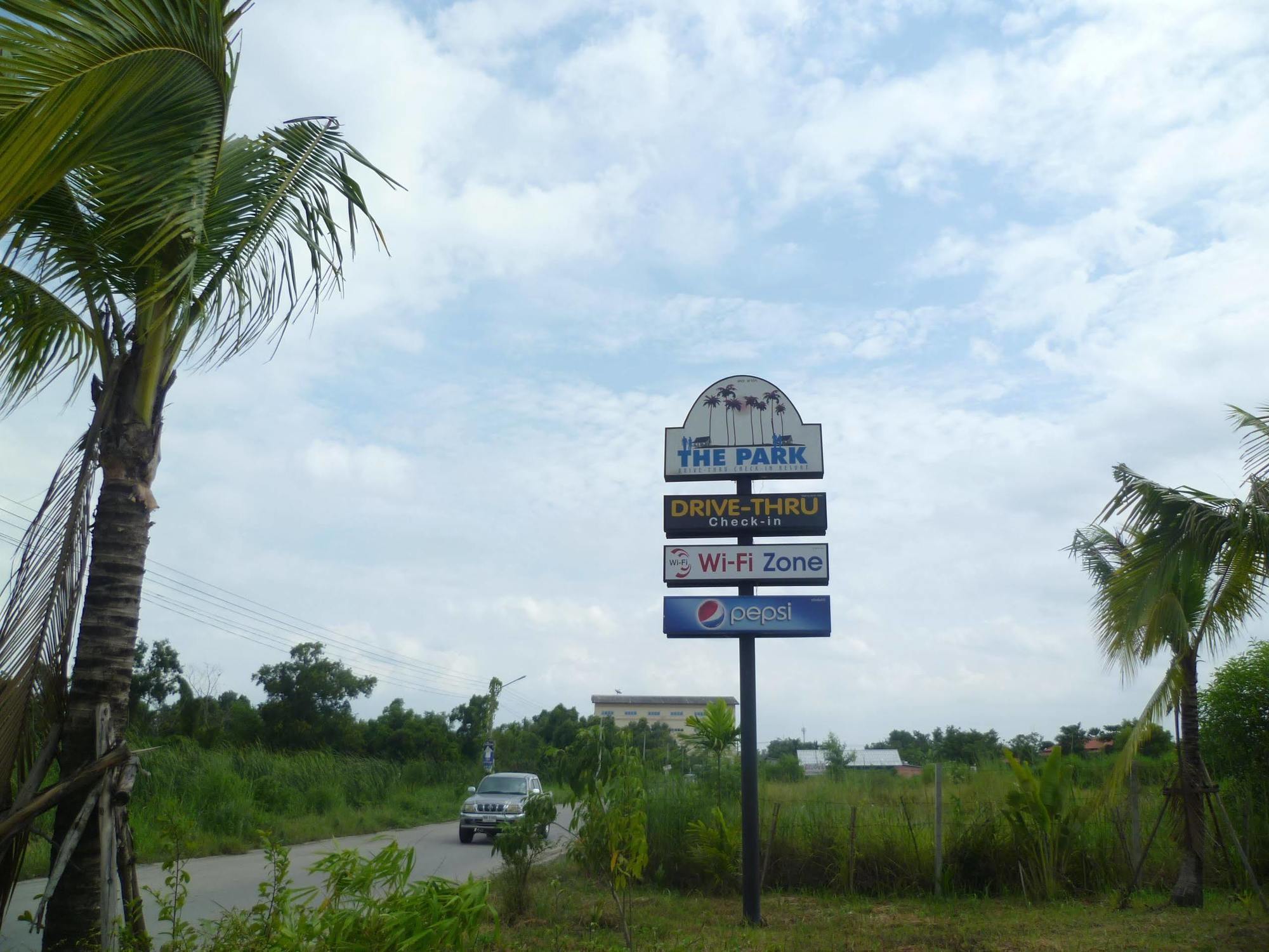 Resort The Park Drive-thru Check-in 3*